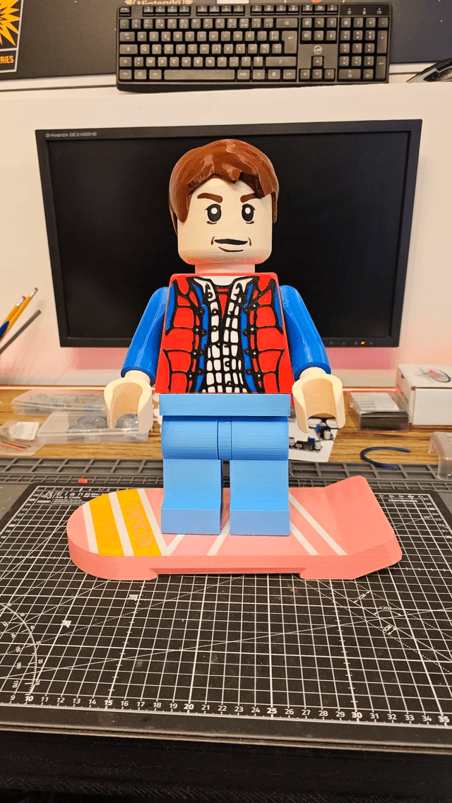 Figurine Marty McFly & Hoverboard – Retour vers le futur