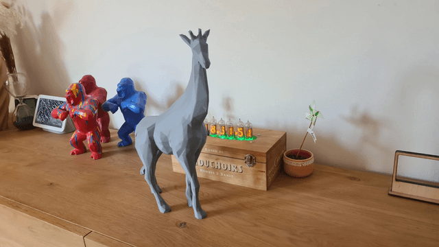 Sculpture Girafe Polygone Moderne 35 cm Couleur au choix