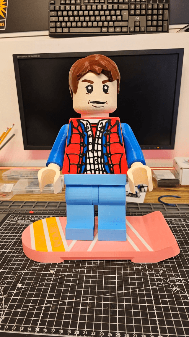 Figurine Marty McFly & Hoverboard – Retour vers le futur