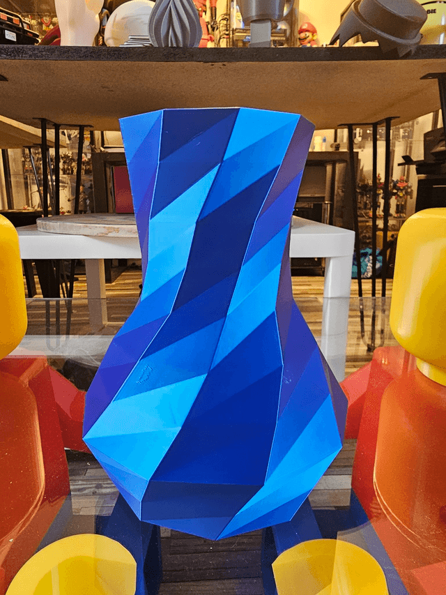 Vase design bleu satiné
