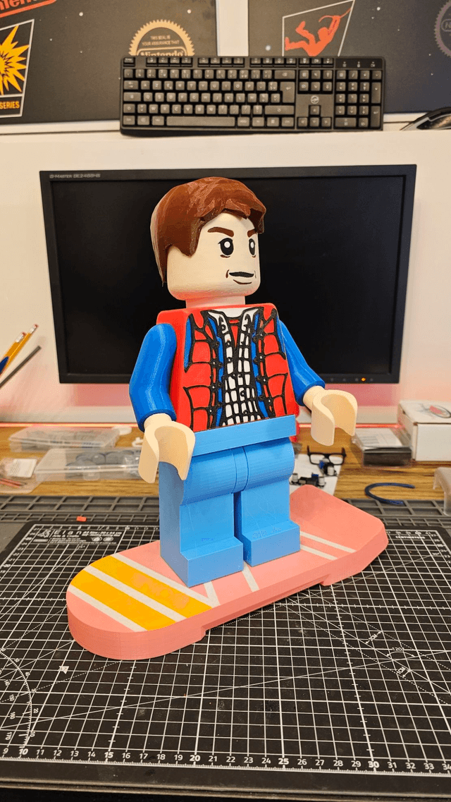 Figurine Marty McFly & Hoverboard – Retour vers le futur