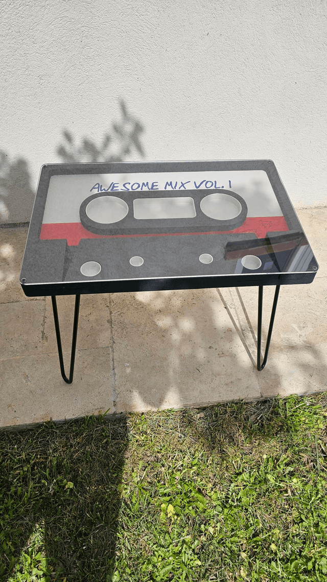 Table d’appoint cassette audio – Awesome Mix Vol. 1 – Look rétro unique