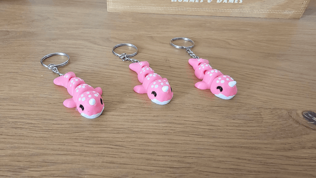 Porte-clé Baleine articulée – Rose avec pois blancs – Cadeau original imprimé en 3D